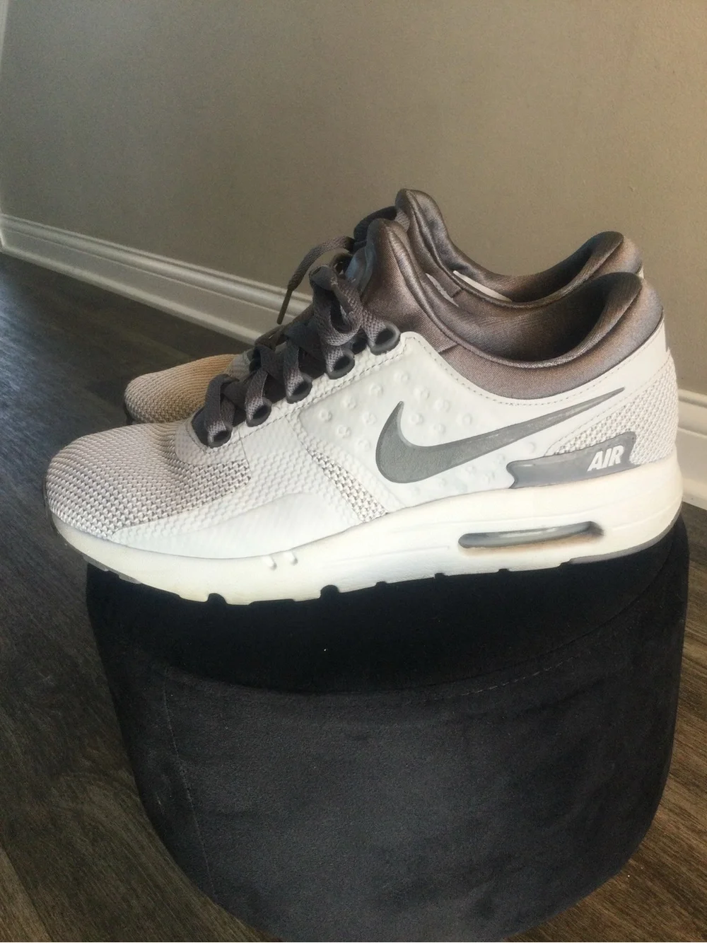 AIR MAX ZERO ESSENTIAL Mens light gray and dark gray Size 8
